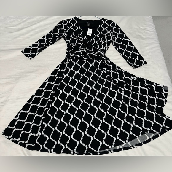 White house Black market jersey dress. - Picture 4 of 8